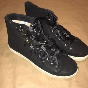 Black UGG tennis shoes🖤NEVER WORN🖤